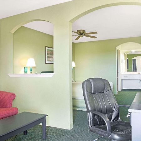 Days Inn By Wyndham El Campo Tx Экстерьер фото