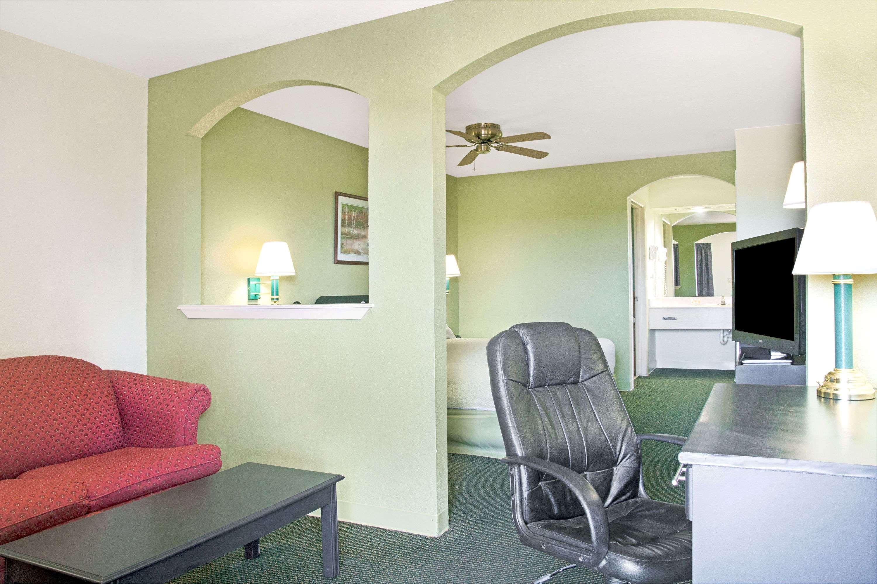 Days Inn By Wyndham El Campo Tx Экстерьер фото