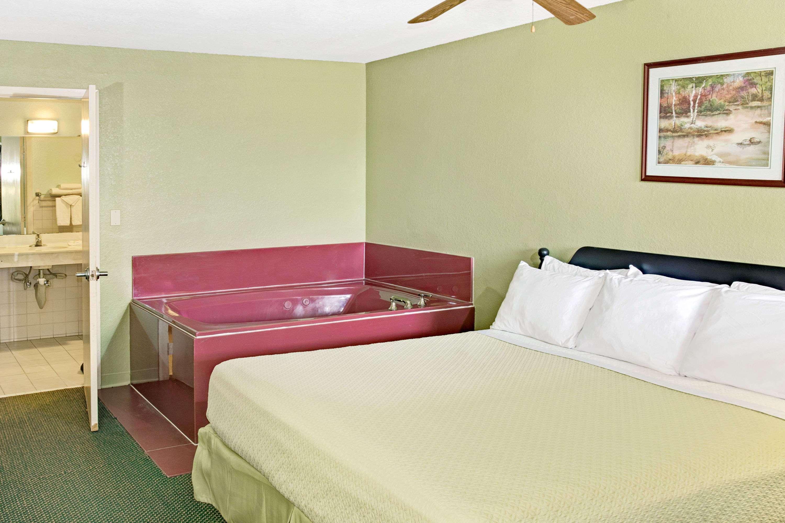 Days Inn By Wyndham El Campo Tx Экстерьер фото